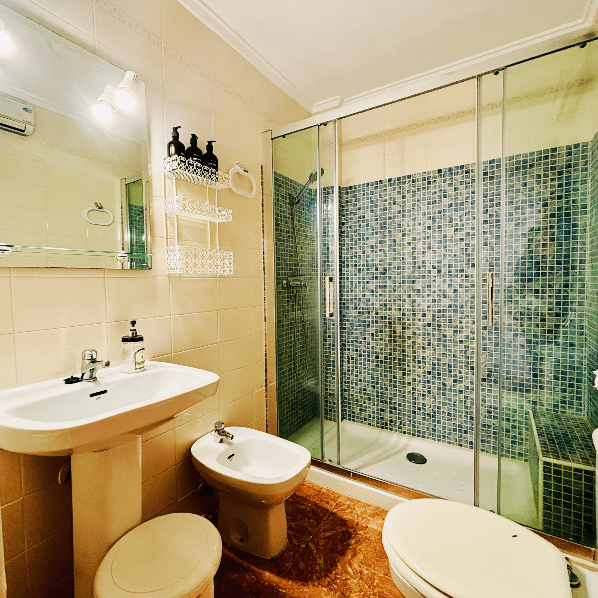 Bad · Dusche